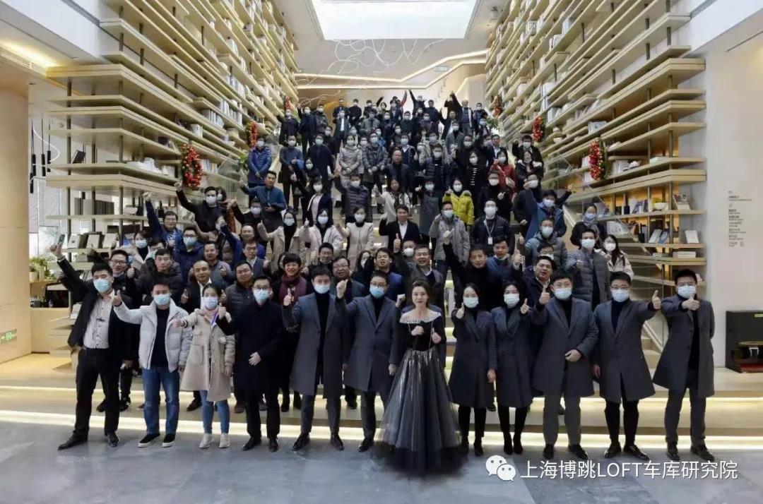 西宁全国一百多人在华侨城汉口道6号参观研讨LOFT专利车库技术！